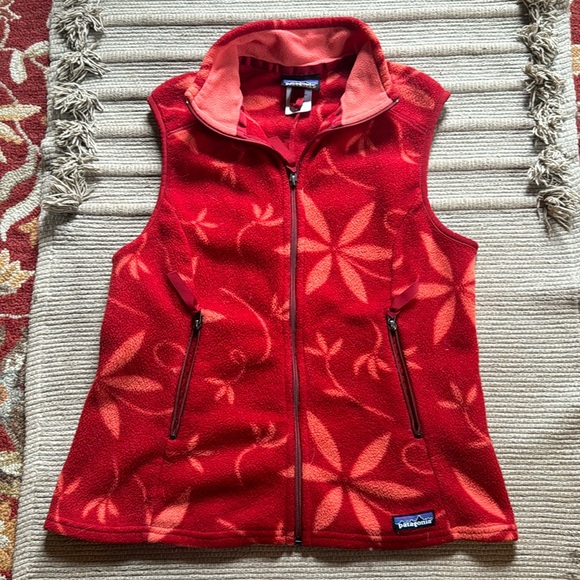 Patagonia synchilla vest fleece cherry red floral flowers athletic women’s L - Picture 1 of 10